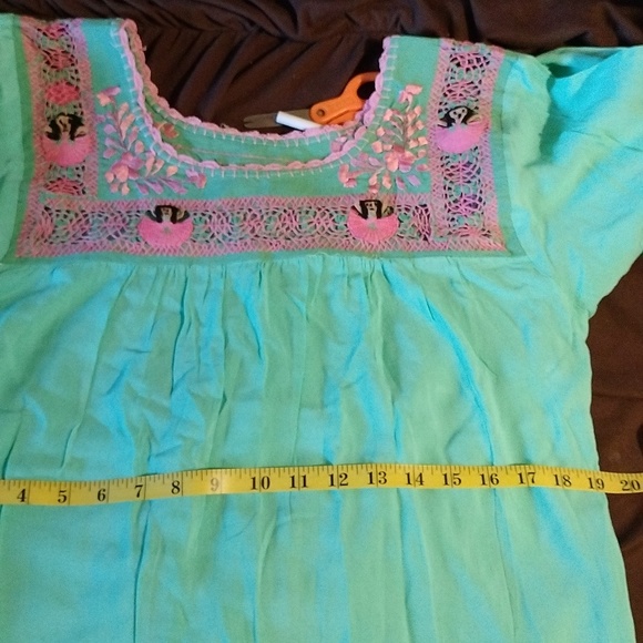 Handmade embroidery open back green 💚 with pink 🩷 blouse. - Picture 7 of 8